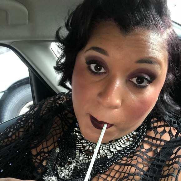 Meet your Posher, Renee - Picture 1 of 1